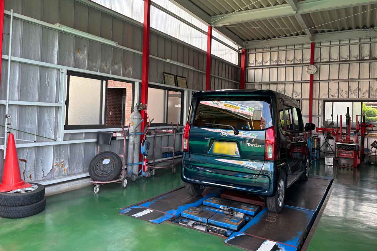 整備工場内の様子